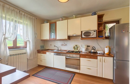 Pazin Villa | Villa Sofia: Pet-Friendly Retreat with Pool and Breakfast