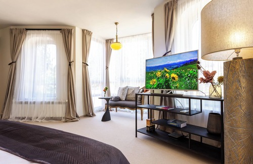 Borovets Hotel | Enjoy a Relaxing Stay at Villa Sokol with Spa & Dining