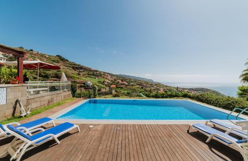 Canhas Villa | Villa Sol: Oceanfront Oasis with Pool & Family-Friendly Vibes