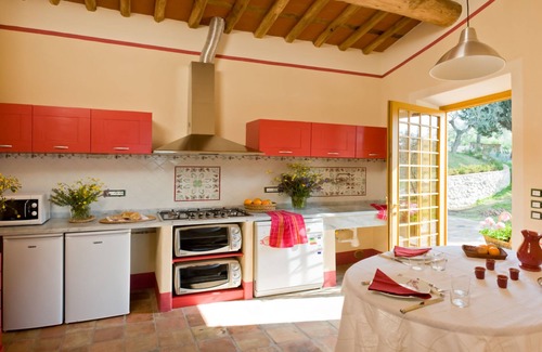 Capannori House | Villa Sole Mio - Bertolli Villas: Guest Rated 10/10, Pet Friendly