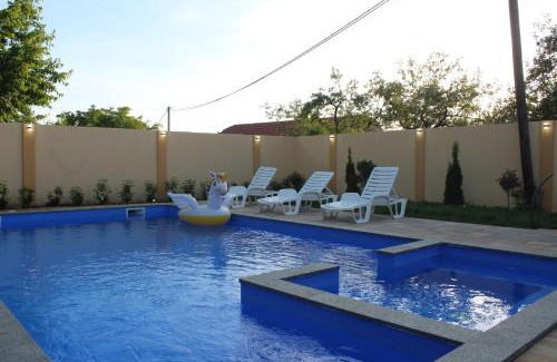 Sarajevo Canton Villa | Villa Solis: Oceanfront Retreat with Pool and Hot Tub