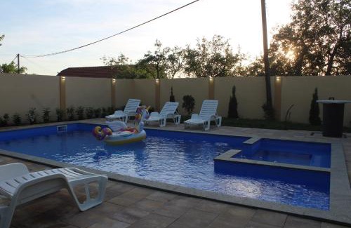 Sarajevo Canton Villa | Villa Solis: Oceanfront Retreat with Pool and Hot Tub