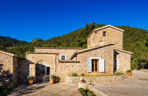 Banyalbufar Villa | Relaxing Getaway at Villa Son Balagueret with Pool & Spa