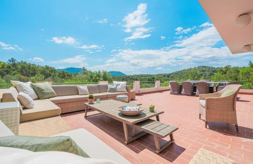 Algaida Villa | Discover Villa Son Bibiloni: Family-Friendly Retreat