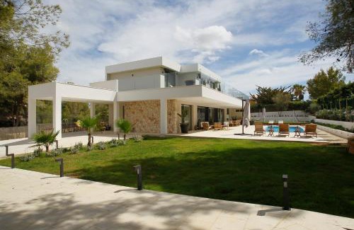 Santa Ponsa Villa | Discover Villa SP Suites Santa Ponsa - Oceanfront Paradise