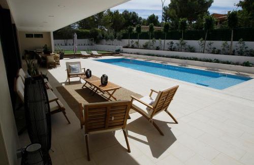 Santa Ponsa Villa | Discover Villa SP Suites Santa Ponsa - Oceanfront Paradise