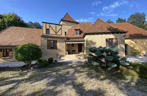 Sarlat-la-Caneda Villa | Discover Villa & Spa: Your Ideal Retreat in Périgord
