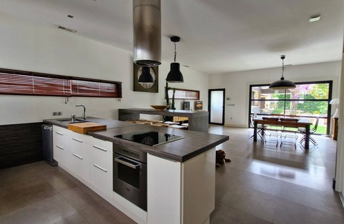 Morieres-les-Avignon House | Beautiful Villa with Pool and Golf Access for Your Escape