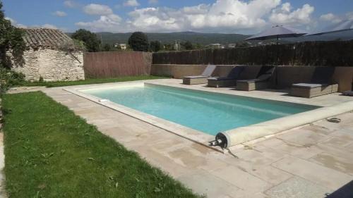 Saint-Saturnin-les-Apt Villa | Elegant Villa with Private Pool & WiFi in Saint Saturnin