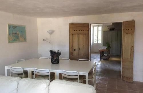 Saint-Saturnin-les-Apt Villa | Elegant Villa with Private Pool & WiFi in Saint Saturnin