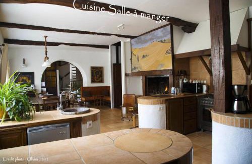 Crastes House | Idyllic Villa in Crastes with Private Pool & Mountain Views