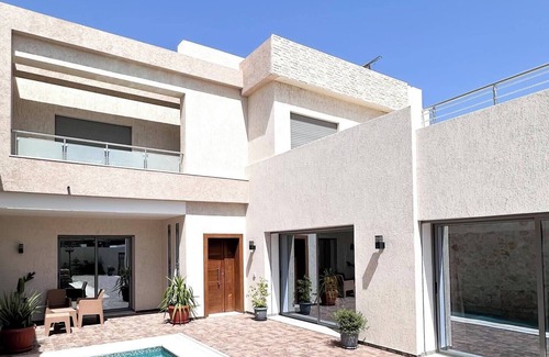 Aghir Villa | Villa Spacieuse à Djerba Midoun Sérénité et Confort près de la Plage Seguia