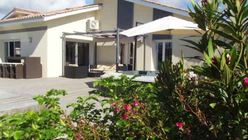 Ares Villa | Ideal Villa with Private Pool, Jacuzzi & Wi-Fi near Beach