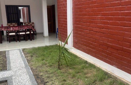 Lome House | Spacious Villa: Family-Friendly Comfort Awaits You