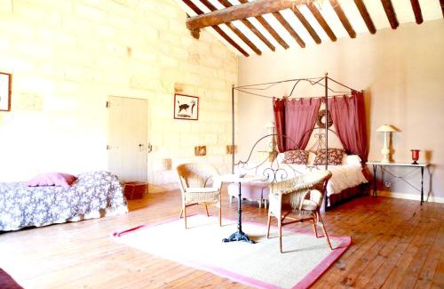 Saint-Gilles Villa | Elegant Villa with Private Pool & Garden in Saint Gilles