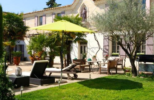 Saint-Gilles Villa | Elegant Villa with Private Pool & Garden in Saint Gilles