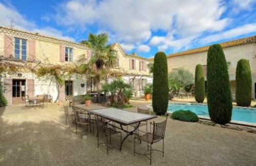Saint-Gilles Villa | Elegant Villa with Private Pool & Garden in Saint Gilles