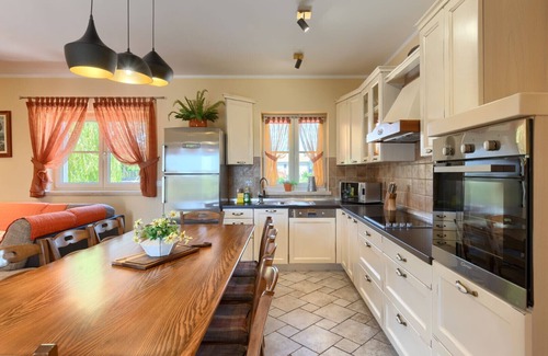 Kringa Villa | Relaxing Villa St. Martina with Pool in Scenic Tinjan