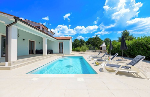 Svetvincenat Villa | Villa St. Vinzent: Oceanfront Retreat in Istria, 10/10 Rated