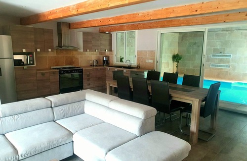 Saint-Julien House | Relaxing Villa with Indoor & Outdoor Pool in Verdon