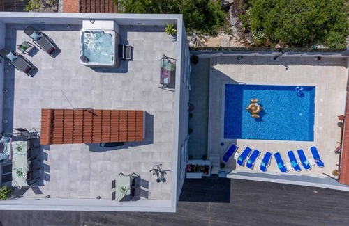 Runovici House | Villa Stars Hill: Heated Pool, Whirlpool & Ocean Views