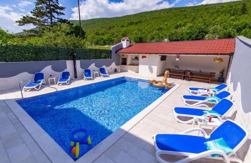Slivno Villa | Elegant Villa Stars Hill with Pool & Jacuzzi in Makarska