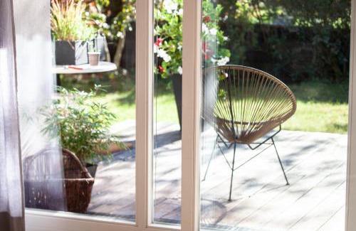 Traunreut Villa | Villa Stein: Family-Friendly Stay with Ocean Views