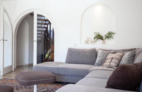Traunreut Villa | Villa Stein: Family-Friendly Stay with Ocean Views