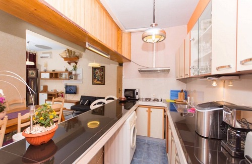 Okrug Gornji Apartment | Villa Stil: Family-Friendly Retreat with Ocean View Pool