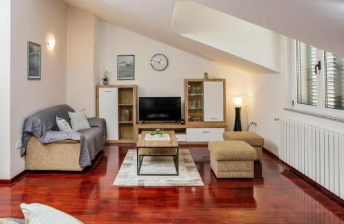 Cista Provo Apartment | Relaxing Villa Stillness: 4-Star Stay with Breakfast Included