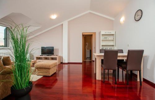 Cista Provo Apartment | Relaxing Villa Stillness: 4-Star Stay with Breakfast Included