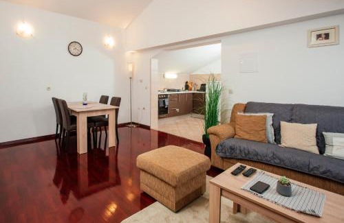 Cista Provo Apartment | Relaxing Villa Stillness: 4-Star Stay with Breakfast Included