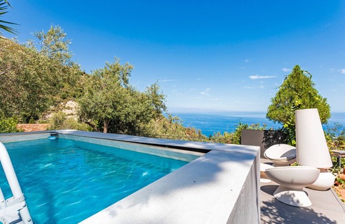 Taormina Villa | Villa 'Storica Taormina' with Sea View, Wi-Fi and Air Conditioning