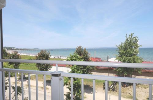 Binz Villa | Beachfront Villa Strandperle: Rated 10/10, Steps to Sand