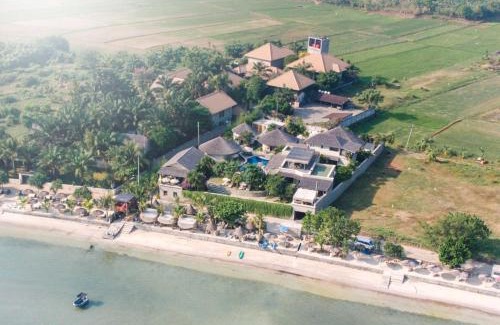 Mlonggo Resort | Villa Suerte: Oceanfront Retreat with Private Beach Access