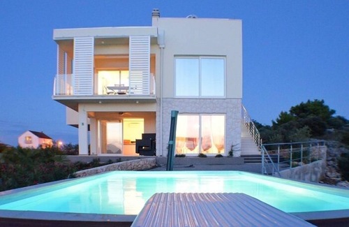 Susica Apartment | Villa Summer Dreams: A Peaceful Oasis with Ocean Views