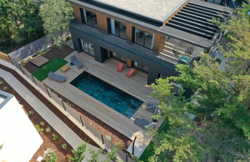 Lacanau-Ocean Villa | Villa Sunset: Oceanfront Bliss with Pool for 8 Guests