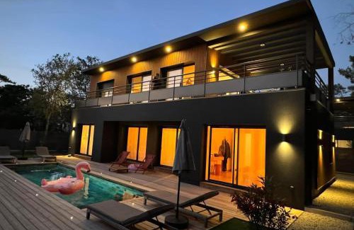 Lacanau-Ocean Villa | Villa Sunset: Oceanfront Bliss with Pool for 8 Guests