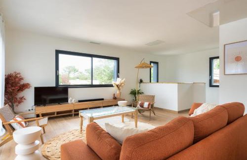 Lacanau-Ocean Villa | Villa Sunset: Oceanfront Bliss with Pool for 8 Guests
