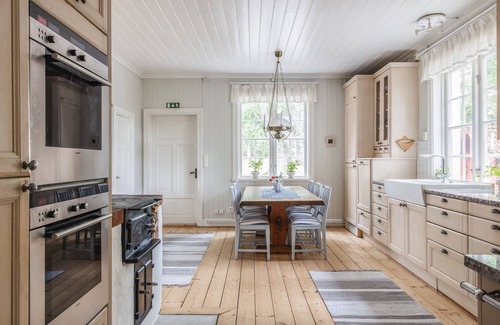 Skalvik House | Villa Sunshine Beach Front: Family-Friendly with Breakfast!