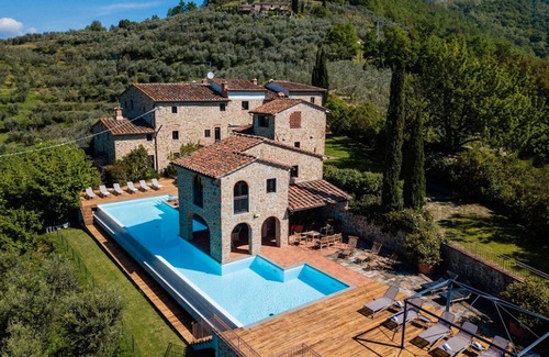 Larciano Villa | Villa Superior Promoted By WeekHomes.com