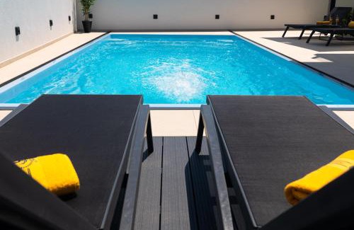 Jurandvor Villa | Oceanfront Villa Supernus II: Guest Rated 10/10, Family-Friendly