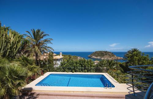 Mar Azul Villa | Villa Suria: A Family-Friendly Retreat with Pool & Pets Welcome