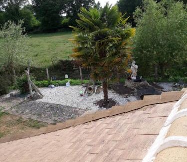La Suze-sur-Sarthe House | Villa Suzana: Pet-Friendly Oceanfront Oasis with Breakfast