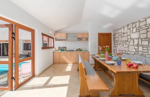Orihi House | Villa Suzi: Family-Friendly Retreat in Istria's Heart
