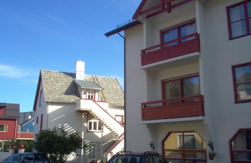 Svolvaer Apartment | Family-Friendly Retreat at Villa Svolvær - Guest Rated 8.2/10
