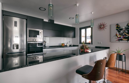 Estreito de Camara de Lobos House | Sea-view Villa Sweden with Spa and Hot Tub Amenities