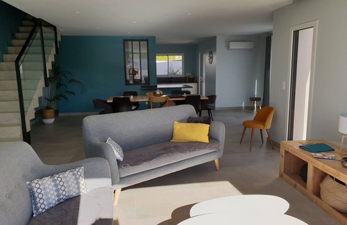 Pinet Villa | Gorgeous Villa with Private Pool Near Marseillan Beach