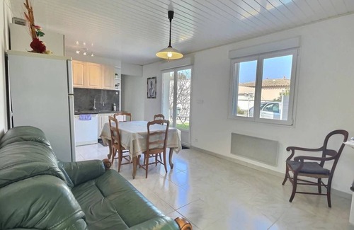 Sauvian House | Villa with Pool, Private Parking & Family-Friendly Amenities