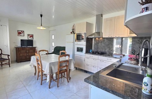 Sauvian House | Villa with Pool, Private Parking & Family-Friendly Amenities